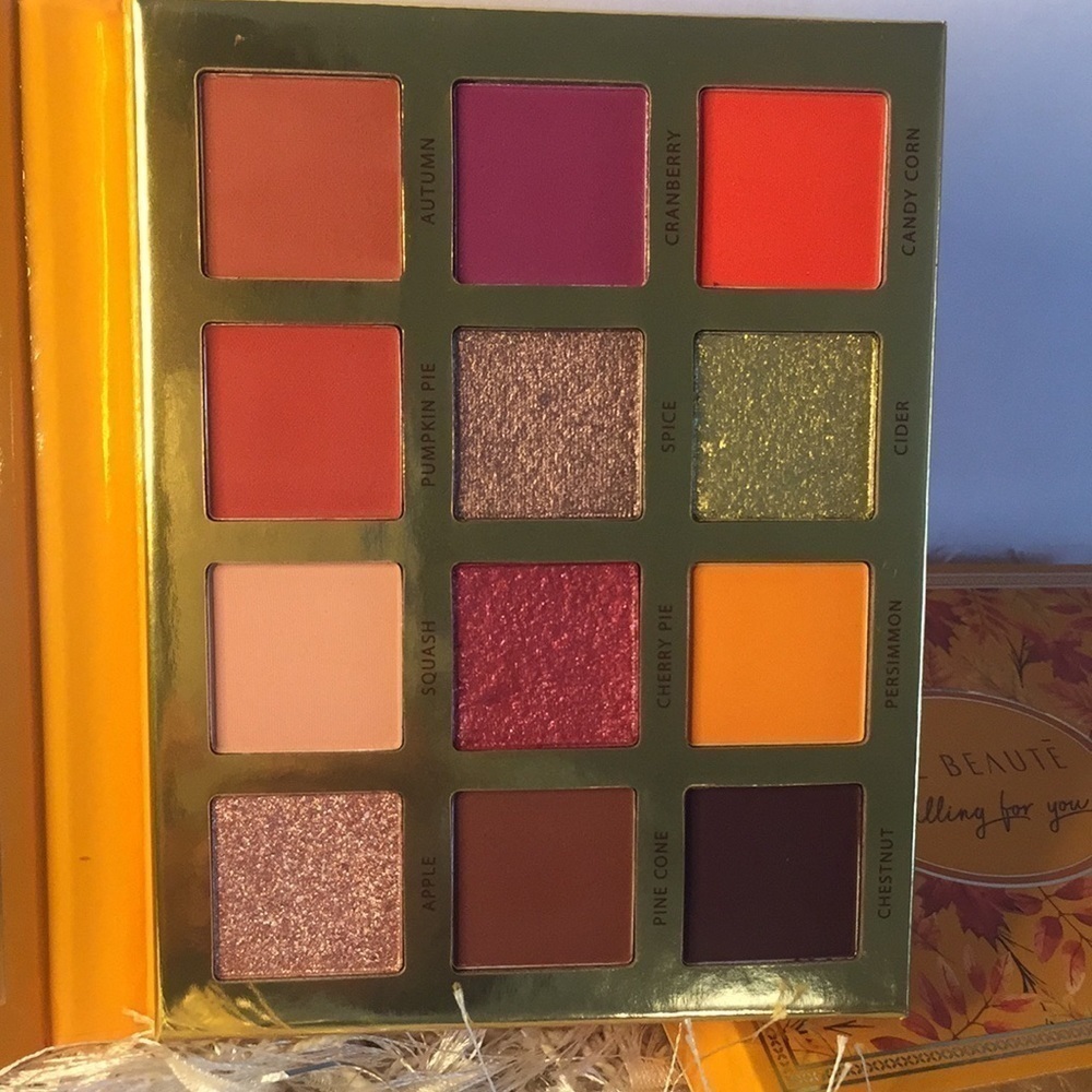 Ace Beautē “Falling for you” Eyeshadow Palette - Picture 7 of 8